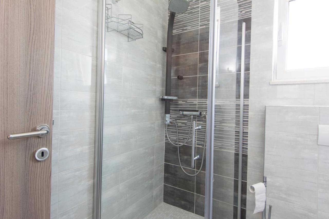 Lux Apartman S Pogledom Na More Traù Esterno foto