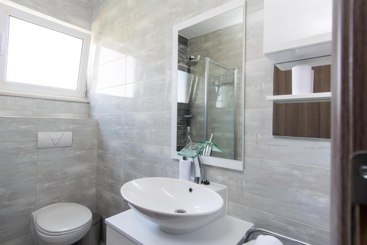 Lux Apartman S Pogledom Na More Traù Esterno foto