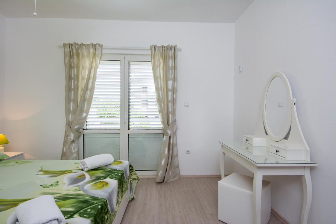 Lux Apartman S Pogledom Na More Traù Esterno foto