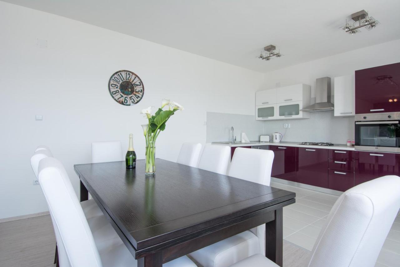 Lux Apartman S Pogledom Na More Traù Esterno foto