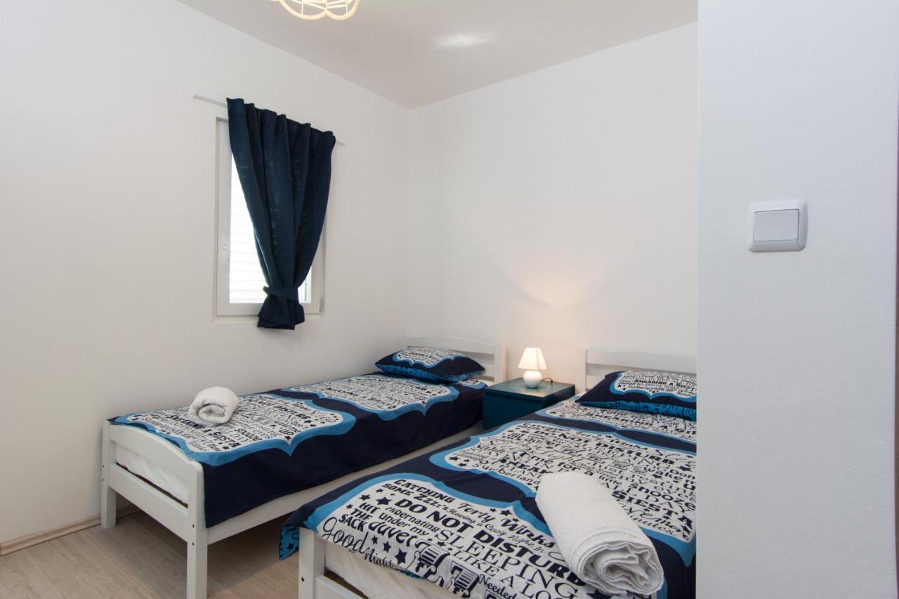 Lux Apartman S Pogledom Na More Traù Esterno foto