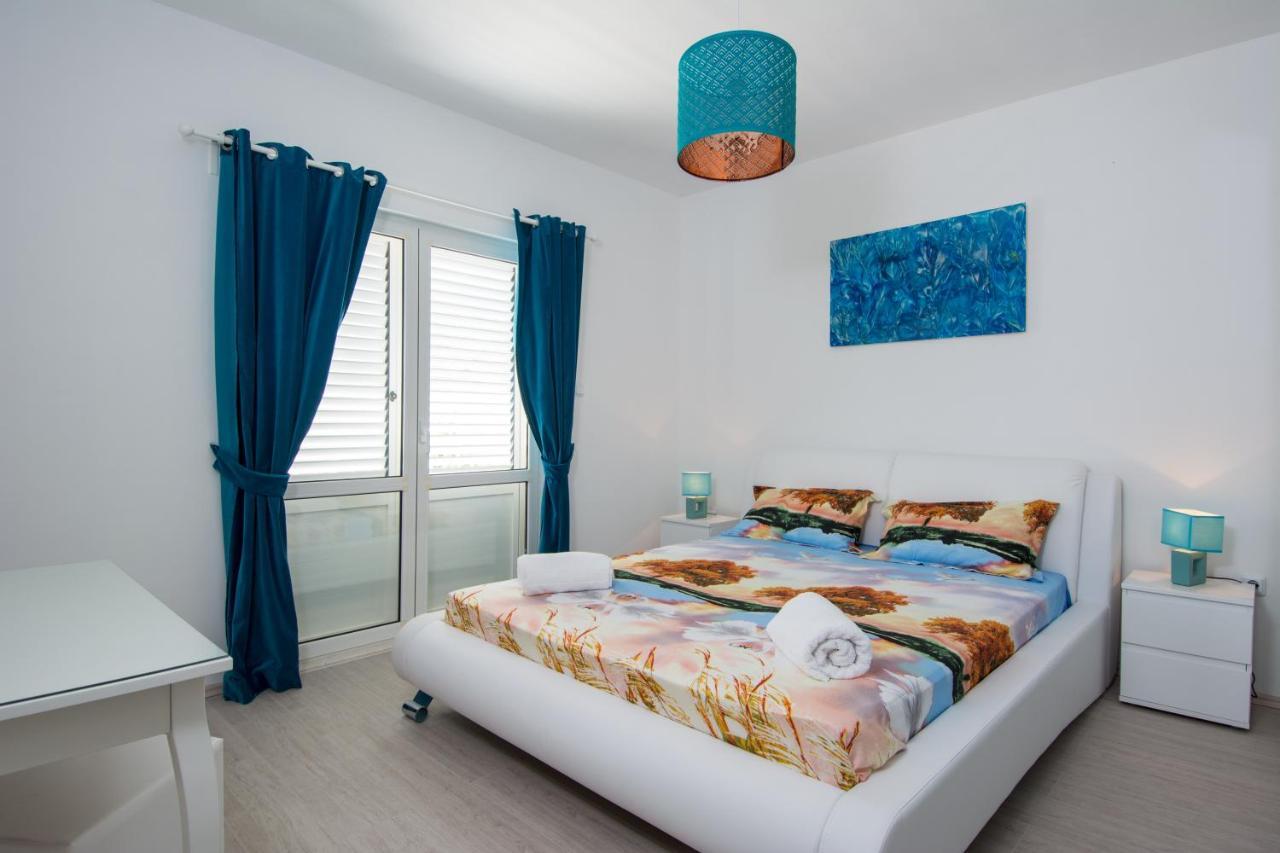 Lux Apartman S Pogledom Na More Traù Esterno foto